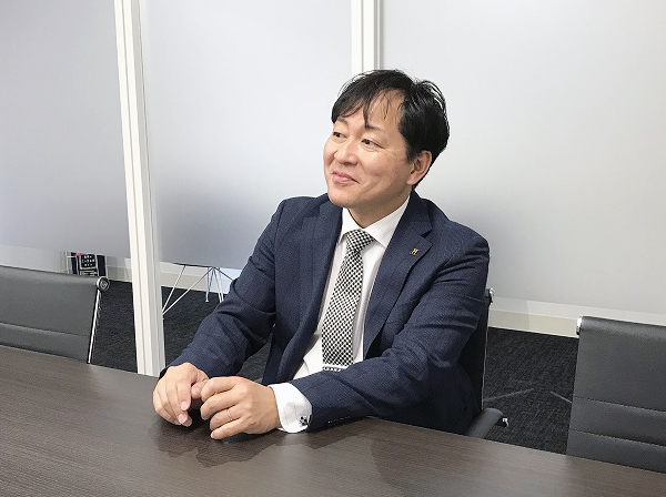 アイケン社員 安岡