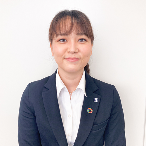 女性社員1