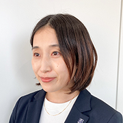 女性社員2