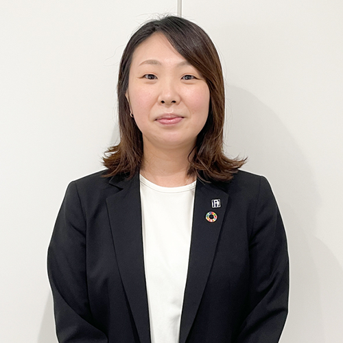 女性社員4