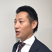 男性社員4